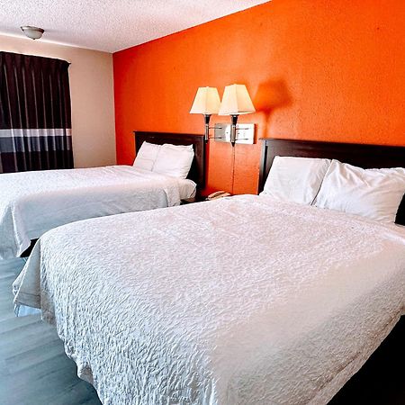 Relax Inn Henryetta Exterior photo
