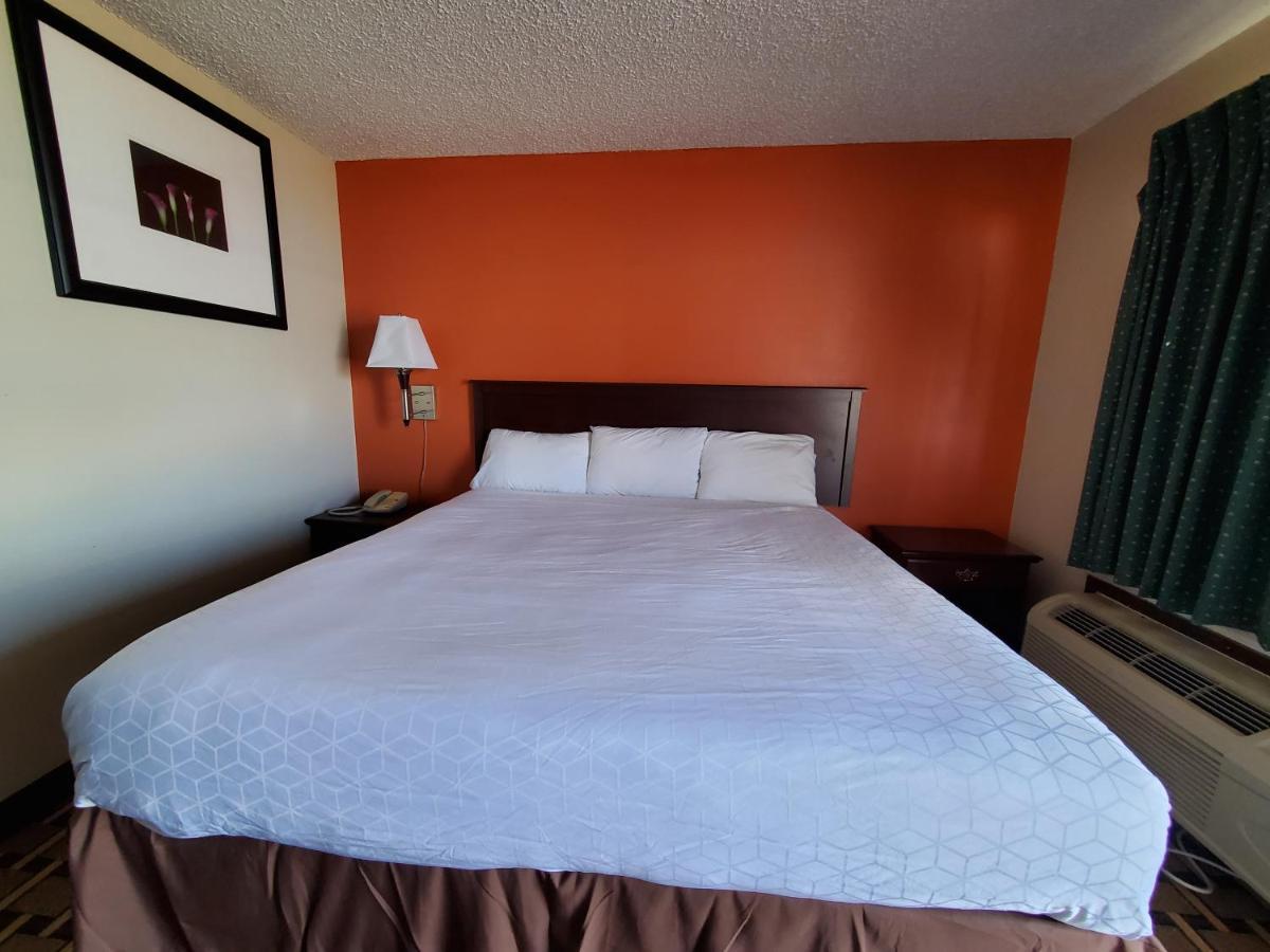 Relax Inn Henryetta Exterior photo