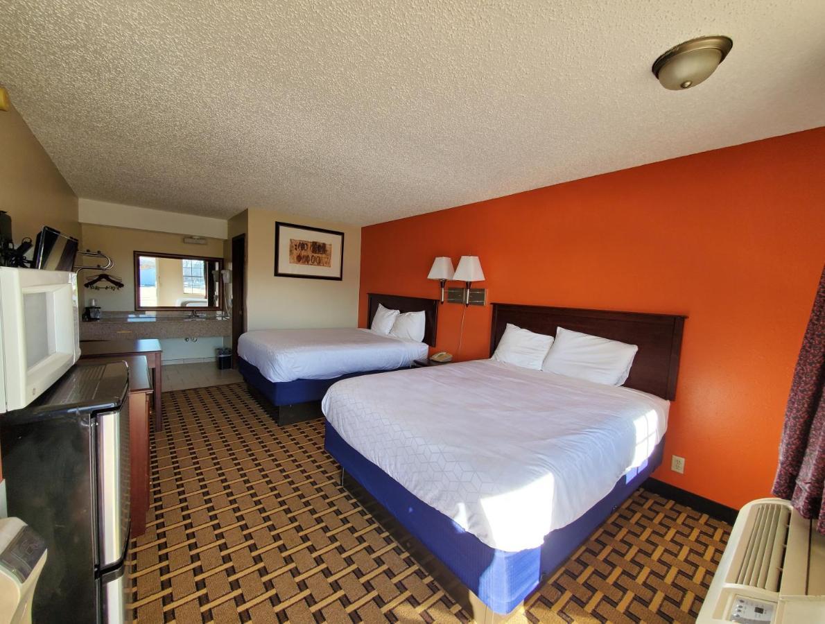 Relax Inn Henryetta Exterior photo