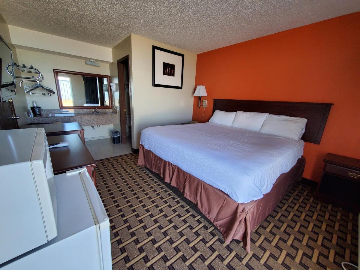 Relax Inn Henryetta Exterior photo
