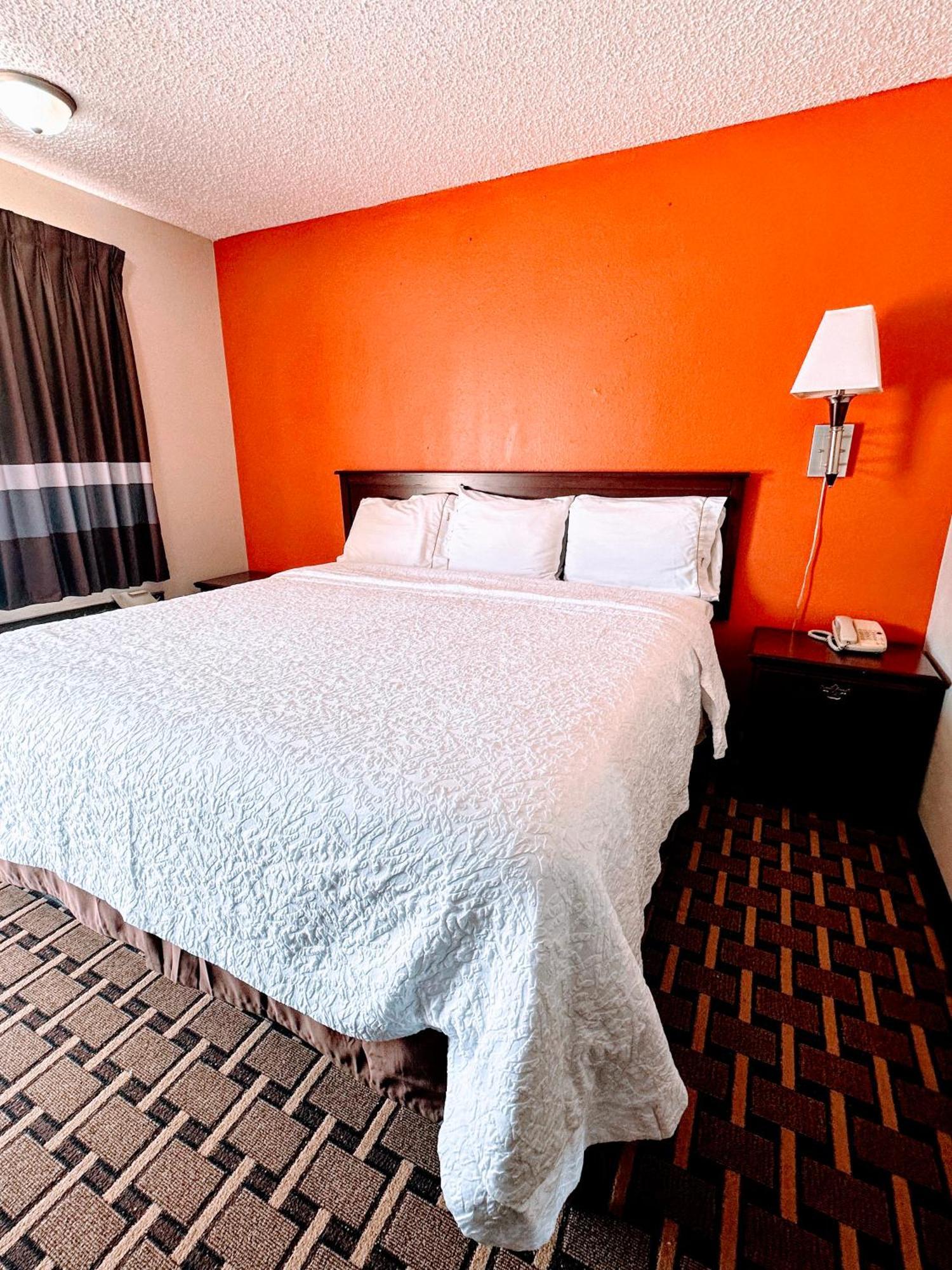 Relax Inn Henryetta Exterior photo