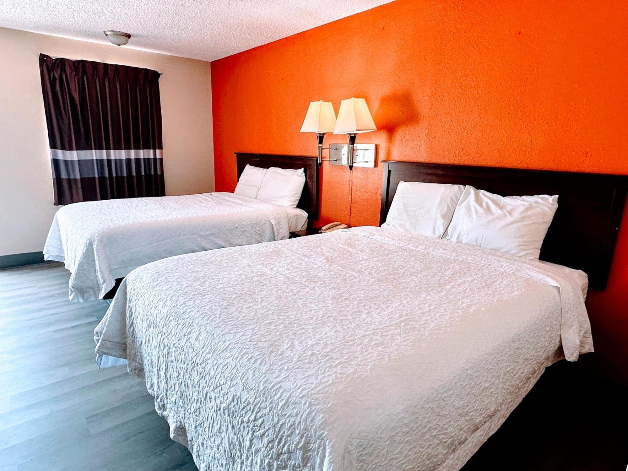 Relax Inn Henryetta Exterior photo